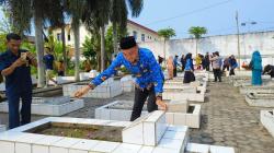 Bangganya Febrio Fadilah, Tabur Bungga di Makam Kakeknya Pejuang Kota Lubuklinggau