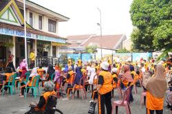 Ternak Syams dan Relawan Salurkan 1.000 Senyum untuk Lansia