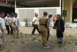 Peringati 10 November, Siswa SMK 17 Agustus 1945  Gelar Drama Kolosal, Ada Peran KH Hasyim Asy'ari