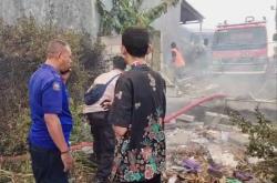 Kebakaran Lahan Kering Terjadi di Kota Tegal Nyaris Merambah Pemukiman