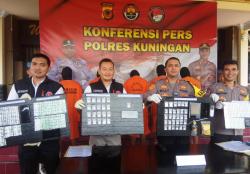 Polisi Bekuk 5 Tersangka Kasus Sabu hingga Obat Keras Tanpa Izin Edar di Kuningan