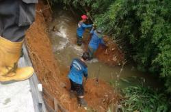 Awas! Kali Caringin Sawangan Depok Potensial Meluap Akibat Turap 8 Meter Longsor