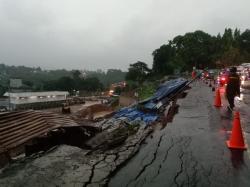 Longsor TPT di Kawasan Stasiun Batutulis, Beruntung Tidak Ada Korban Jiwa