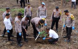 Polisi Pidie Jaya Tanam 10 Juta Pohon Bersama Polri untuk Kelestarian Lingkungan