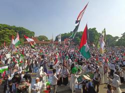 Ribuan Warga Sidoarjo Gelar Aksi Bela Palestina, Galang Donasi Hingga Bagikan Semangka