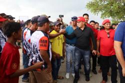 Hadiri Pesta Rakyat di Desa Garasikang, Danny Pomanto Disoraki 'Gubernurku'