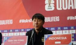 Jelang Indonesia vs Filipina, Shin Tae-yong Soroti Lapangan Sintetis Tuan Rumah