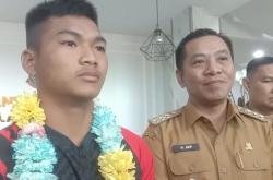 Plt Bupati Karawang Sambut Kepulangan Atlet Dayung Peraih Emas, Janji Berikan Uang Kadedeuh