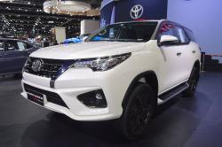 Putih dan Hitam adalah Warna Mobil yang Tetap Jadi Incaran Konsumen