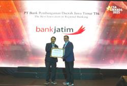 Bank Jatim Terima Penghargaan CSA Awards 2023