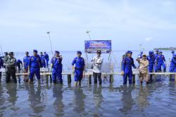 Peringati Hut ke-73 Polairud, Pj Bupati dan Dir Polairud Tanam Mangrove di Pesisir Takalar