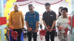 Plt. Asisten III Setda Kota Jayapura Gunting Pita Tandai Grand Opening Mega Mart Youtefa