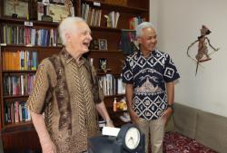 Dikunjungi Ganjar, Romo Magnis Bahas Kemerosotan Etika Demokrasi