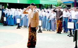 Hari Guru Nasional Ke-78, SMK Kasatrian Solo Peringati Dengan Cara Unik