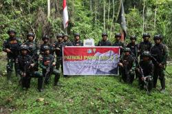 Pastikan Patok Batas RI-PNG Dalam Kondisi Aman Satgas Yonif 122 Pos Scofrolama Gelar Patroli Patok