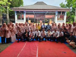 Gebyar Milad ke-38 SMAN 3 Karawang Bertema Unik, Siswa Berkostum Anime Hingga Dalang