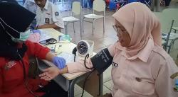 Peringati HUT PGRI ke 78 dan HGN 2023, SMAN 10 Garut Gelar Donor Darah