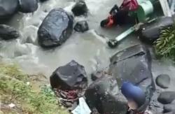 Kendaraan Selep Keliling Terjun ke Sungai Ponorogo, 1 Orang Meninggal Dunia