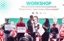 Usaha Kue Kering Ibu Indah Langsung Dibantu Permodalan, Sandiaga Uno: Bukti Ganjar-Mahfud Sat-set