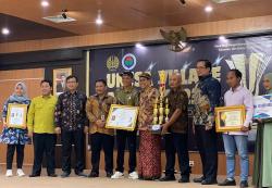 Pusat Studi Pedesaan Unesa Gelar Unesa Village Award untuk Desa Cerdas Nasional