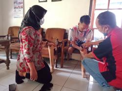 Peringati Hari Disabilitas Internasional, SiCepat Ekspres Salurkan Alat Bantu Jalan untuk Tuna Netra