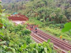 Longsor di Banyumas, Perjalanan KA Jarak Jauh Tujuan Daop 8 Dialihkan