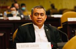 Senator Bustami Zainudin Dorong Penetapan RUU Desa sebelum Pemilu