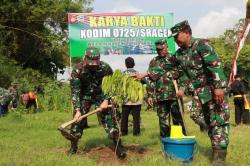 Pulau Sepatu Terancam Longsor dan Banjir, Kodim 0725 Sragen Tanami Ratusan Pohon