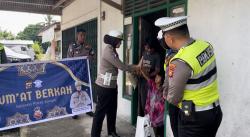 Jumat Berkah, Satlantas Polres Kampar Berbagi Sembako ke Masyarakat