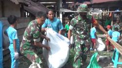 Antisipasi Banjir, Koramil Saluputti Gelar Aksi Indonesia Bersih Sehat dan Hijau di Pasar Rantetayo