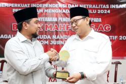 Getol Perjuangkan Kemajuan NU, Mahfud Raih Penghargaan FJN Award 2023