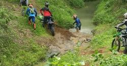 Ratusan Off Roader Uji Adrenalin Ditanjakan Hutan di Sragen, Sejumlah Peserta Tumbang Dijalan