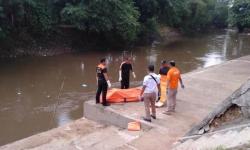 Ini Ciri Ciri Mayat Pria yang Hanyut dan Mengambang di Kali Ciliwung