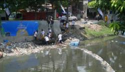 Ajak Warga Peduli Lingkungan, BRI RO Surabaya Gelar Aksi Sosial di Kali Kedinding Kenjeran