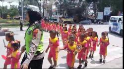 Belajar Pendidikan Budaya Tertib Lalulintas, Puluhan Siswa TK Dharma Wanita Datangi Polres Grobogan