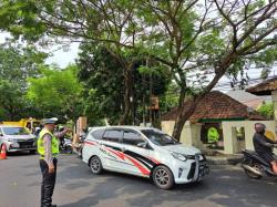 Berita duka Innalillahi, Pesepeda Tewas Tertimpa Pohon di Depan Perumahan Dosen UI Ciputat