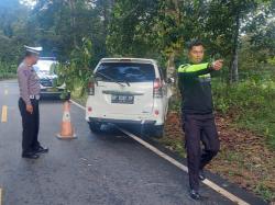 Diduga Serangan Jantung Saat Mengemudi, Warga Singkep Tewas Tabrak Pohon