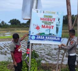 Antisipasi Guantibmas dan Kecelakaan Lalu Lintas, Satlantas Polres Pidie Jaya Pasang Baliho