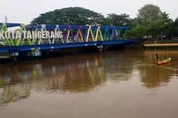 Sungai Cisadane Dipilih Sebagai Tempat Uji Coba Kapal Neon Moon II Coldplay