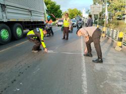 Pria Asal Pajarakan Probolinggo Tewas Tertabrak Truck Box