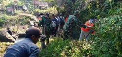 Antisipasi Terjadi Bencana Banjir Warga dan Koramil 17/Cidaun Bersihkan Irigasi