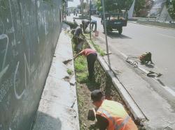 Ciptakan Lingkungan Bersih Koramil 15/Sindangbarang Cianjur Gelar Karyabakti