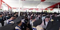 Wisuda Uniga, Staf Ahli Bupati Sebut Pengalaman di Dunia Kerja Perlu Diutamakan