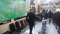 Amankan Natal, Polisi Sterilisasi Gereja di Sidoarjo