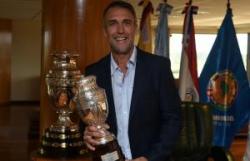 Joaquin Tukang Foto Copi, Ternyata Anak Legenda Timnas Argentina Gabriel Batistuta