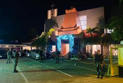 Marinir Jaga Gereja di Malam Natal