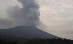 Akhir Tahun, Gunung Marapi Erupsi, Letusan Capai 800 Meter di Atas Puncak, Masyarakat harus Hati-Hat