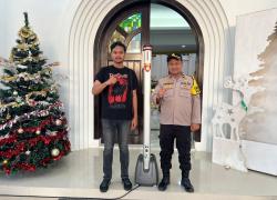 Berstatus Sebagai Anggota Polri, Ayah dan Anak Ini Solid Jaga Keamanan Natal di Mamuju