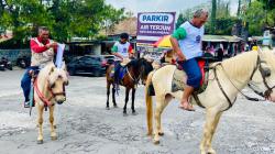 Puluhan Pemandu Kuda Wisata di Tanah Kelahiran Pawai Dukung Ganjar-Mahfud di Pilpres 2024