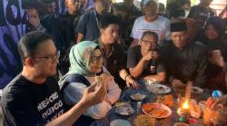 Kampanye di Ponorogo, Anies Baswedan Ngopi di Warung Legendaris Mbah Tekluk